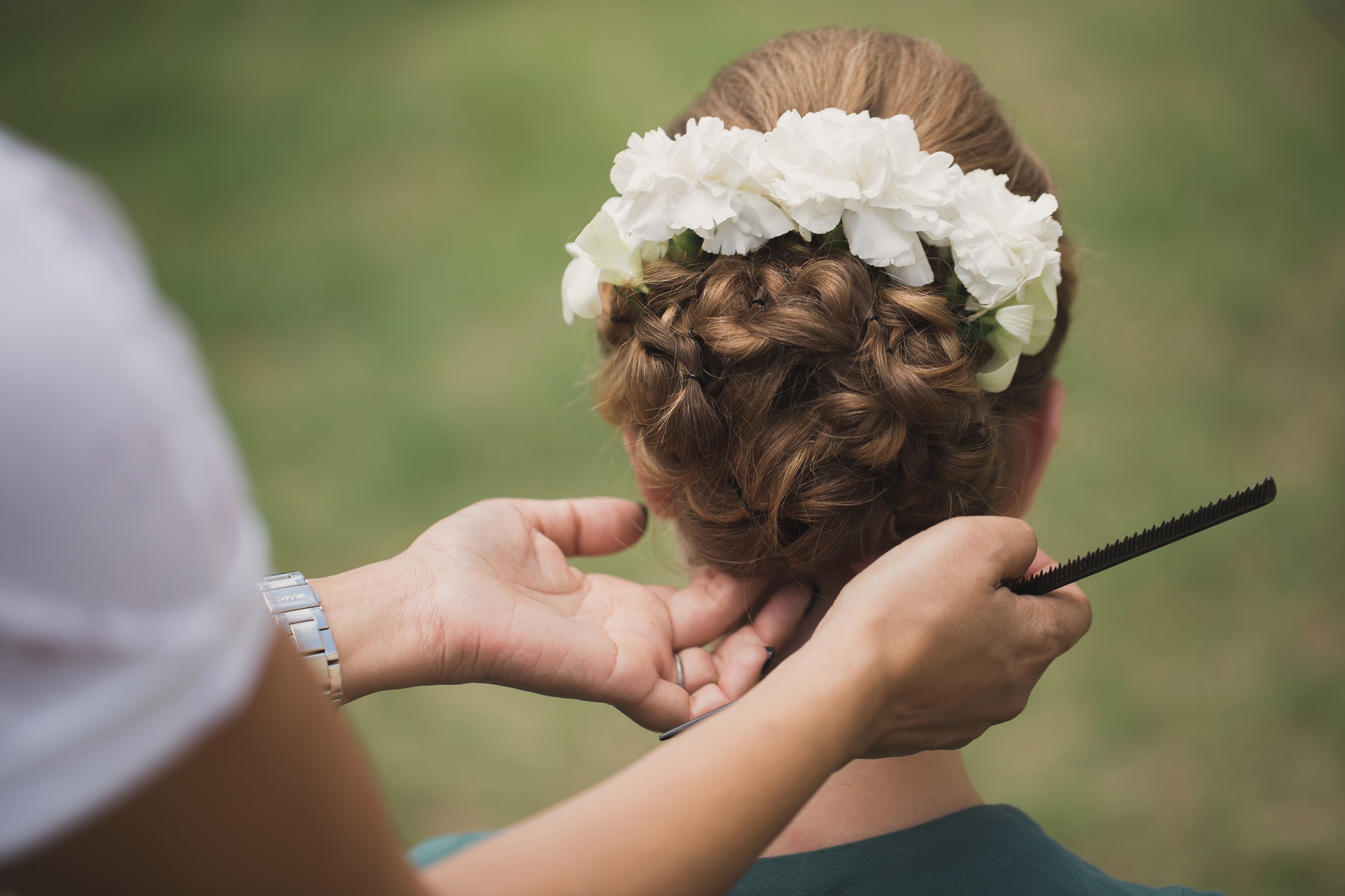 Master stylist makes the bride wedding hairstyle