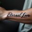 découvrez des idées de tatouages sur l'amour éternel, avec des phrases inspirantes et symboliques pour marquer un engagement qui dure toute une vie. inspiration pour couples et amoureux passionnés.