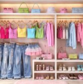 découvrez comment intégrer le style vestimentaire des années 2000 dans votre garde-robe actuelle avec nos conseils tendance et astuces mode faciles à suivre.